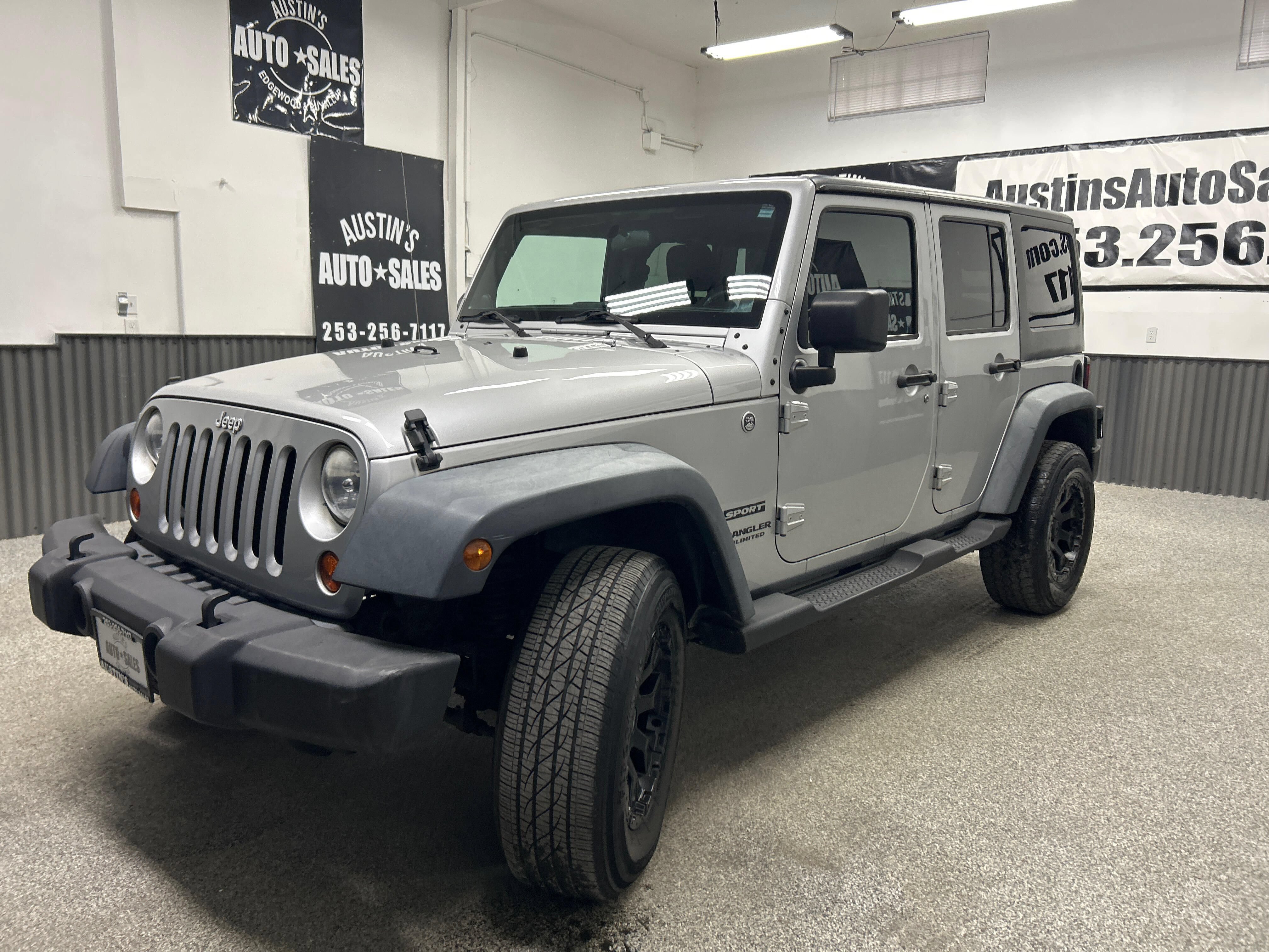 Used 2011 Jeep Wrangler Unlimited Sport AWD/4WD image 3