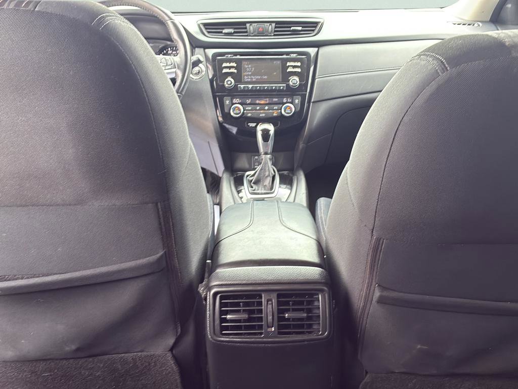 Used 2017 Nissan Rogue SV AWD/4WD image 26