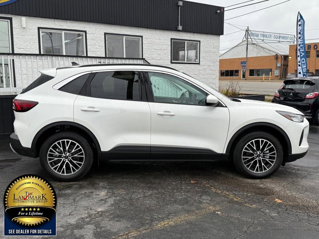 Used 2024 Ford Escape SE image 4