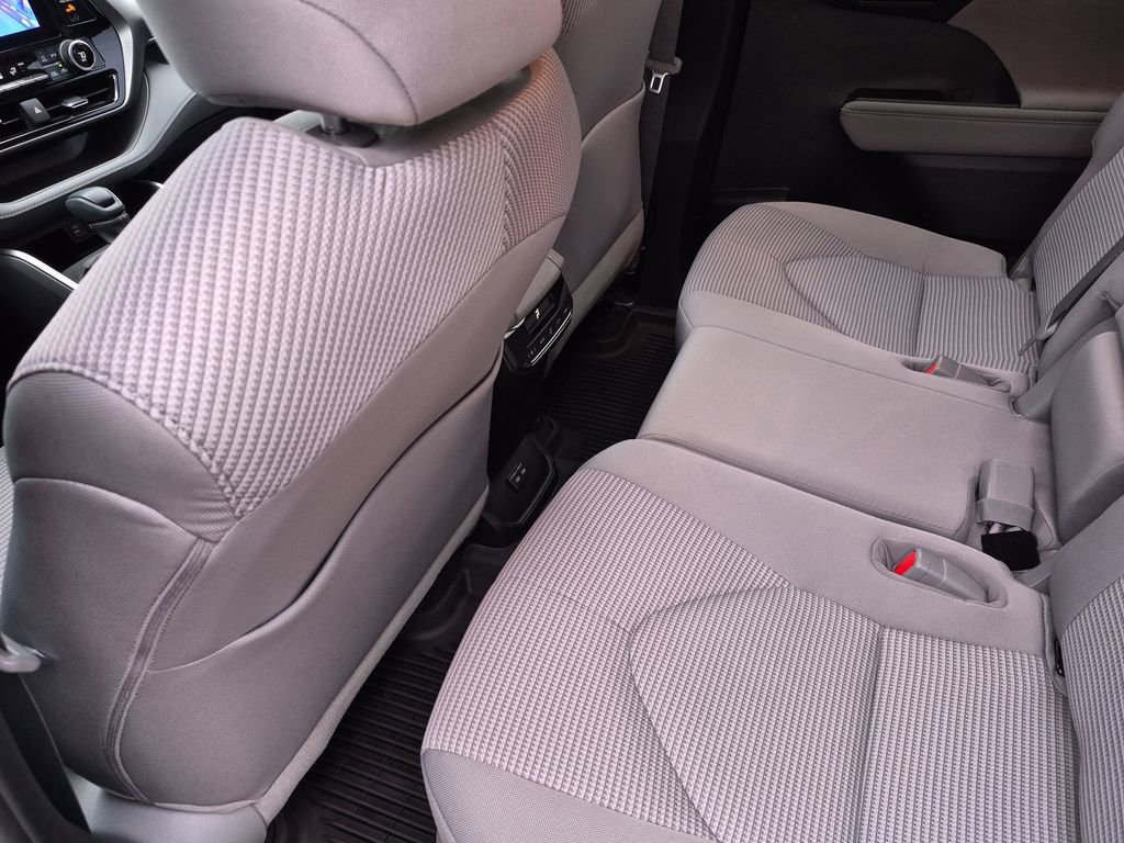 Used 2023 Toyota Highlander L FWD image 35