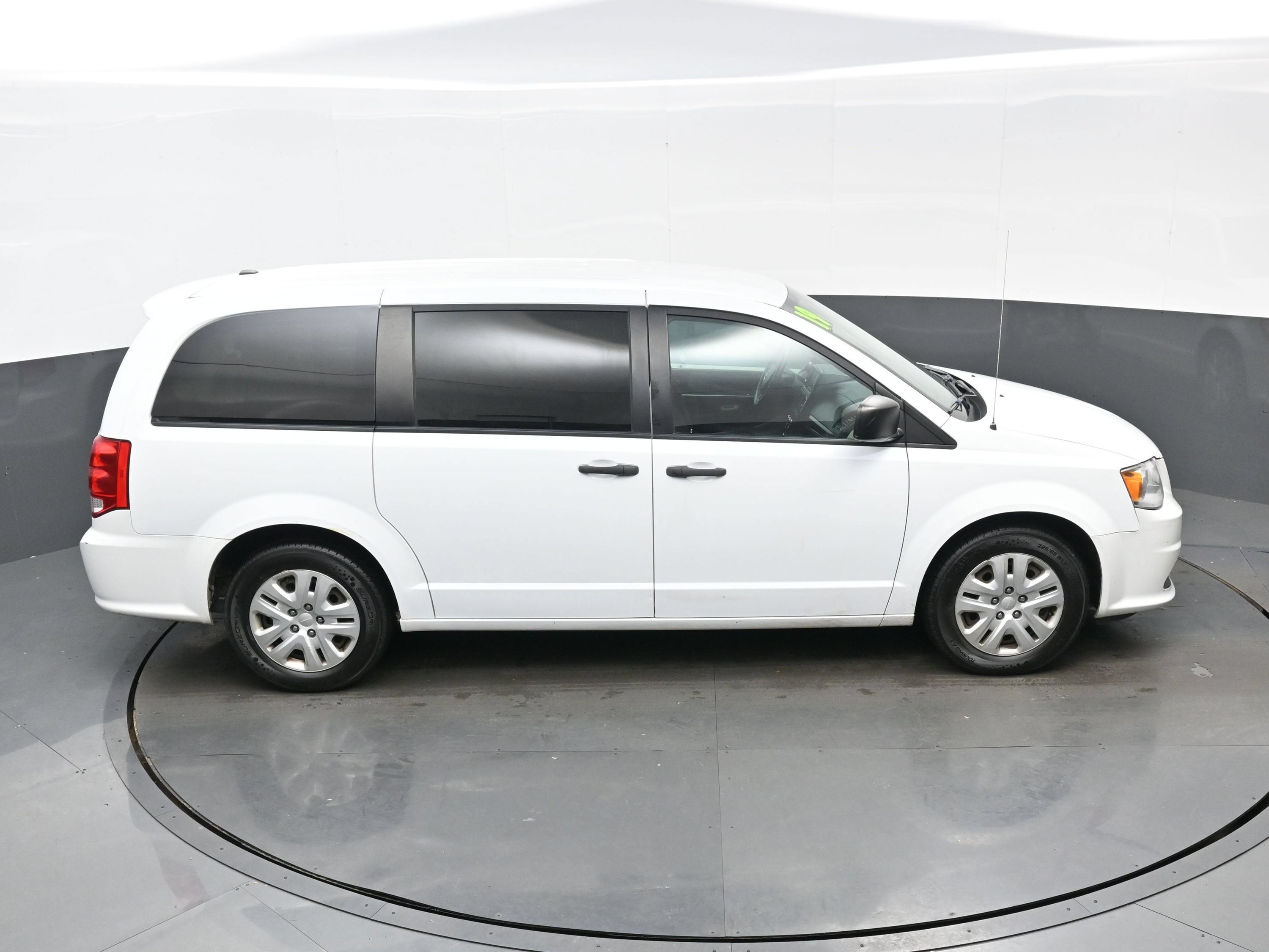 Used 2019 Dodge Grand Caravan SE w/ UConnect Hands-Free Group FWD image 34