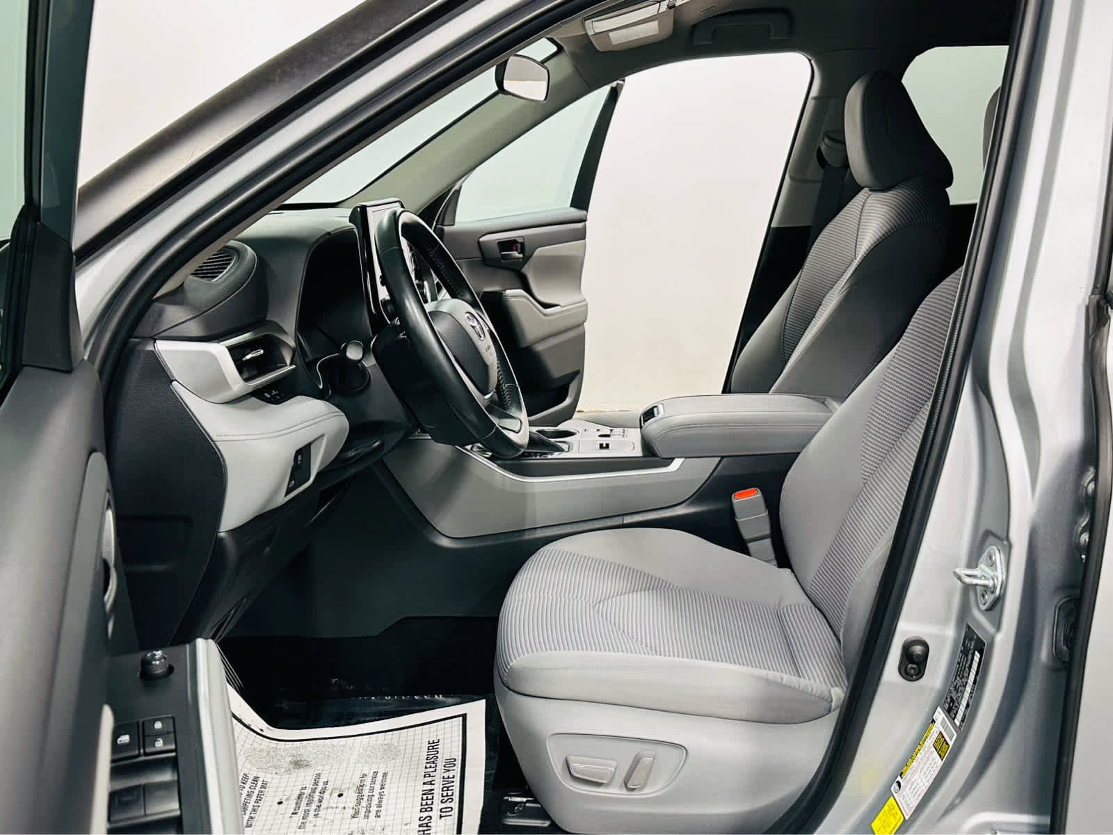 Certified 2023 Toyota Highlander LE image 7