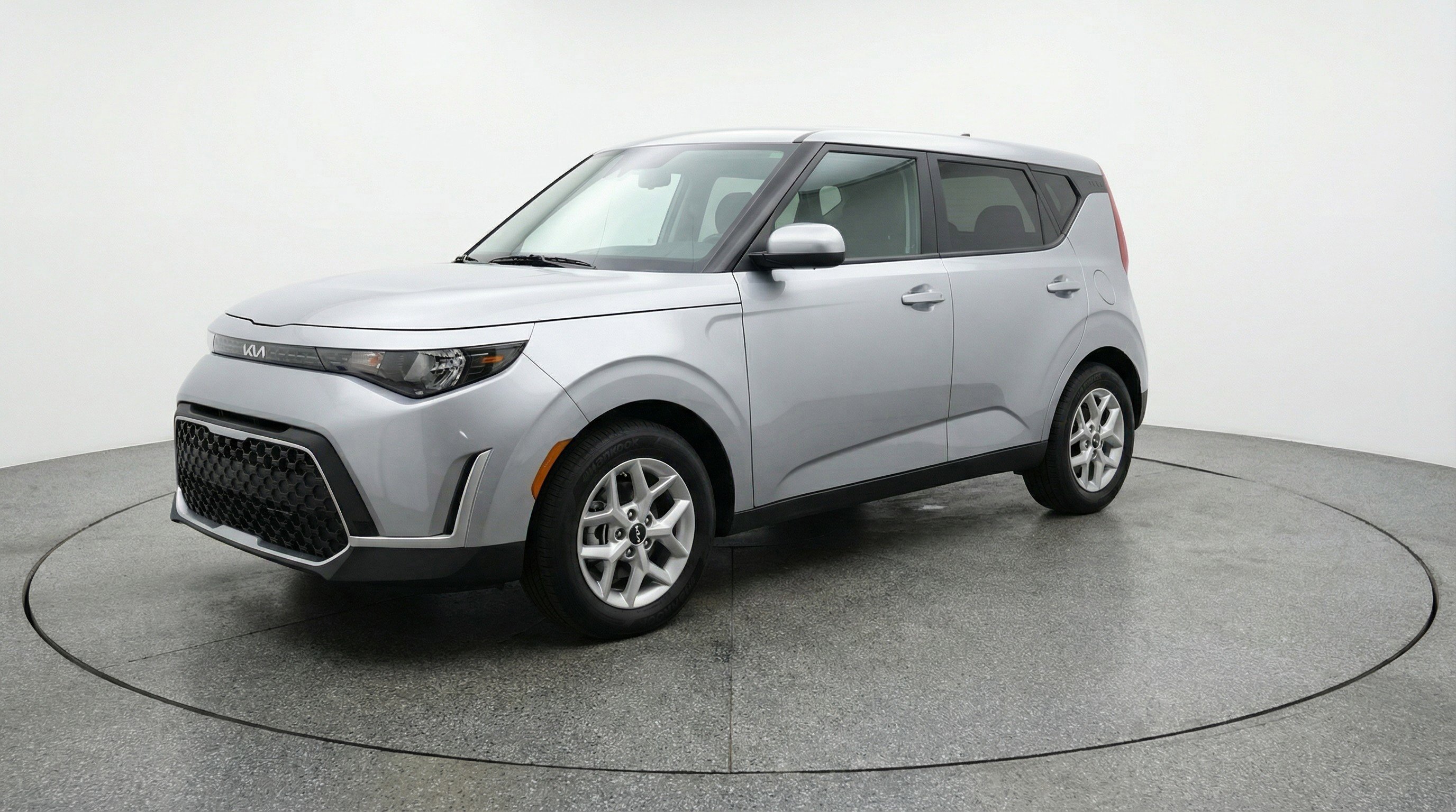 Used 2025 Kia Soul LX w/ LX Technology Package image 3