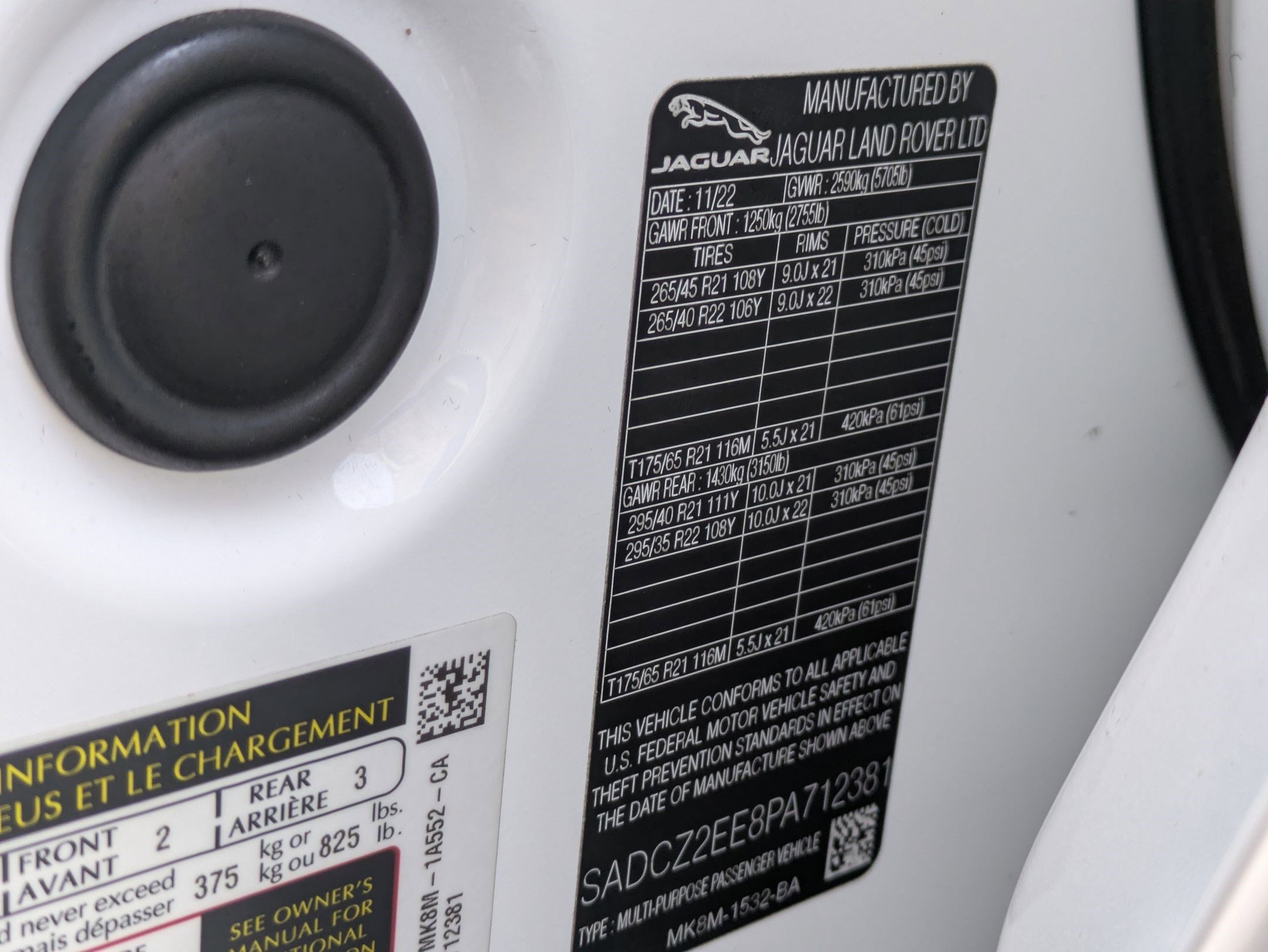 Used 2023 Jaguar F-PACE SVR image 37