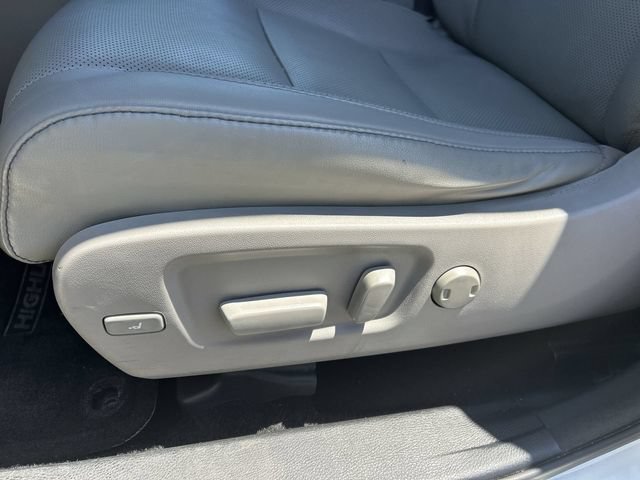 Used 2016 Toyota Highlander Limited Platinum FWD image 19