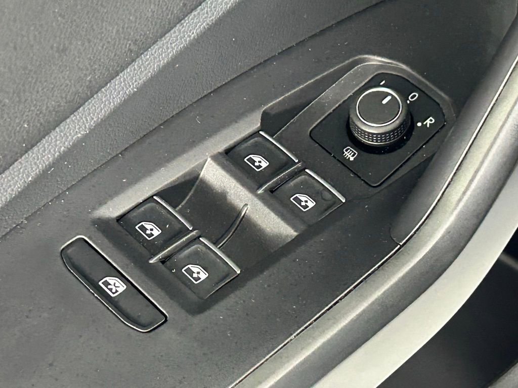 Used 2021 Volkswagen Jetta SE w/ SE Cold Weather Package FWD image 32