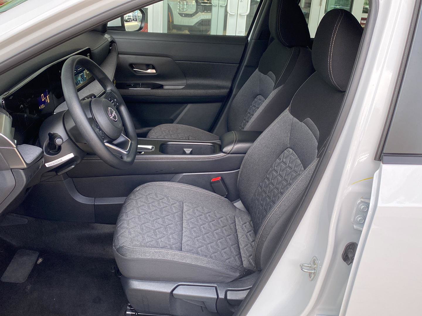 Certified 2025 Nissan Kicks SV AWD/4WD image 19