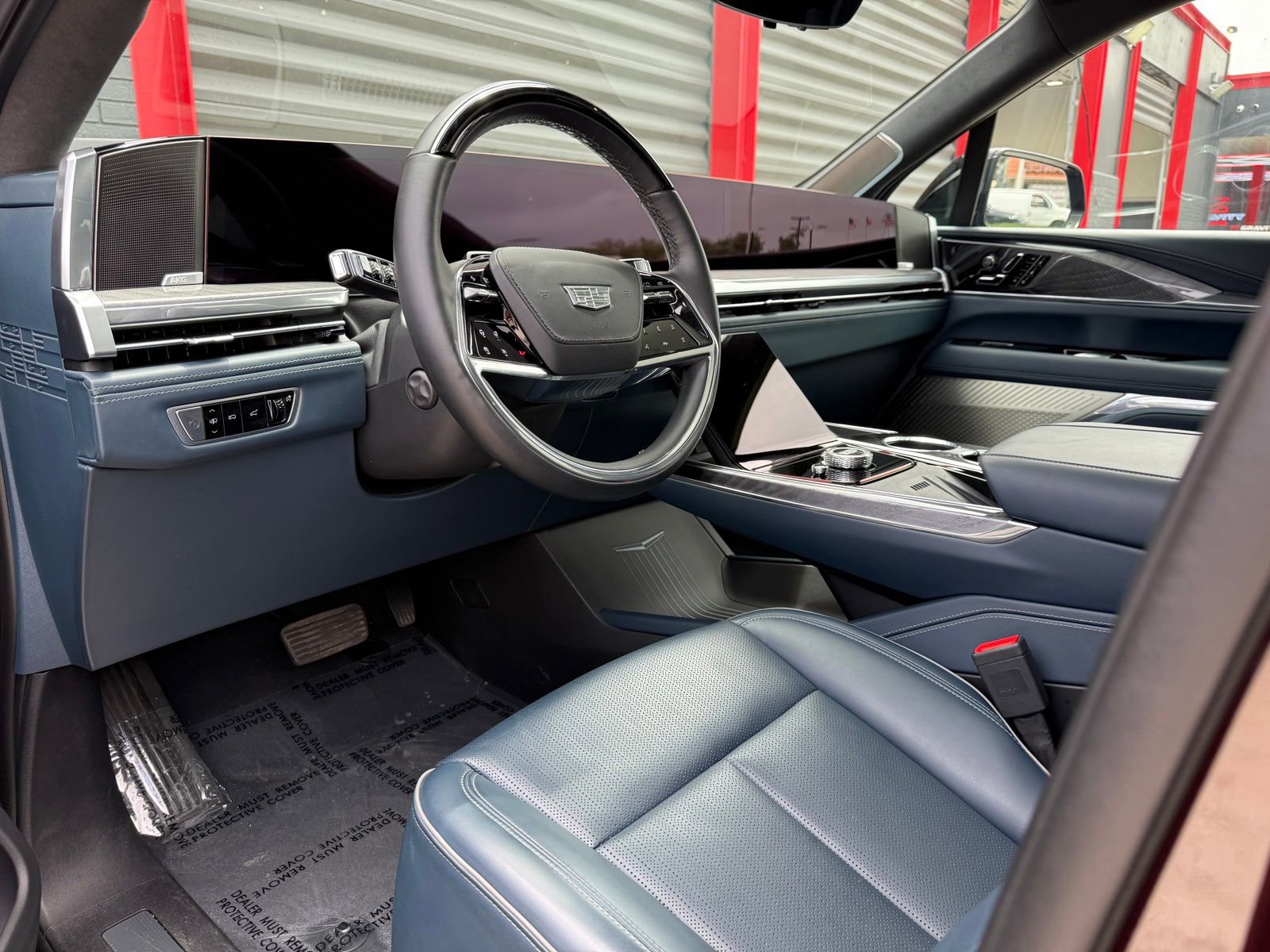 Used 2025 Cadillac Escalade IQ Luxury 2 w/ LPO, Premium Carpet Package image 19