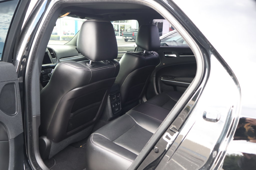 Used 2023 Chrysler 300 S w/ Comfort Group RWD image 32
