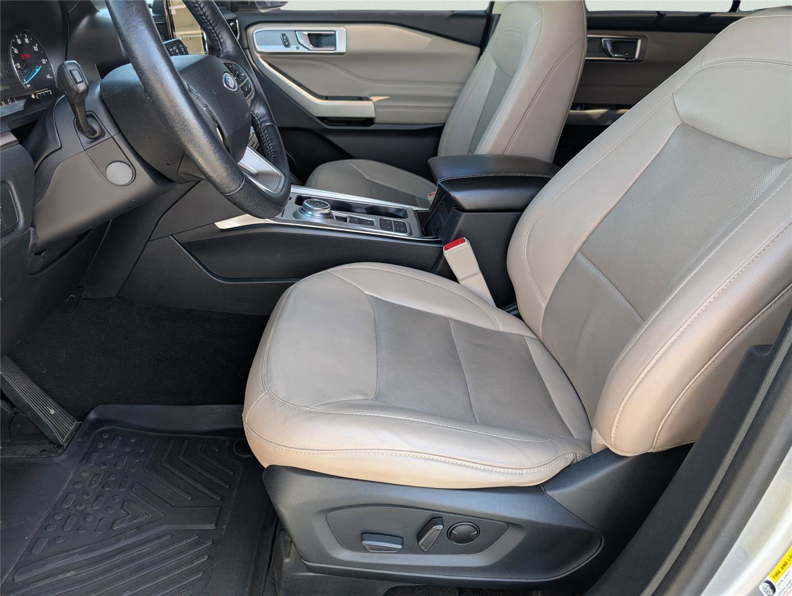 Used 2021 Ford Explorer Limited w/ Equipment Group 301A image 14