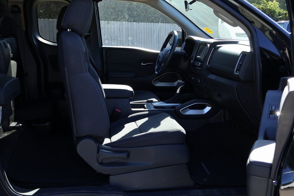 Used 2024 Nissan Frontier SV w/ Technology Package image 8
