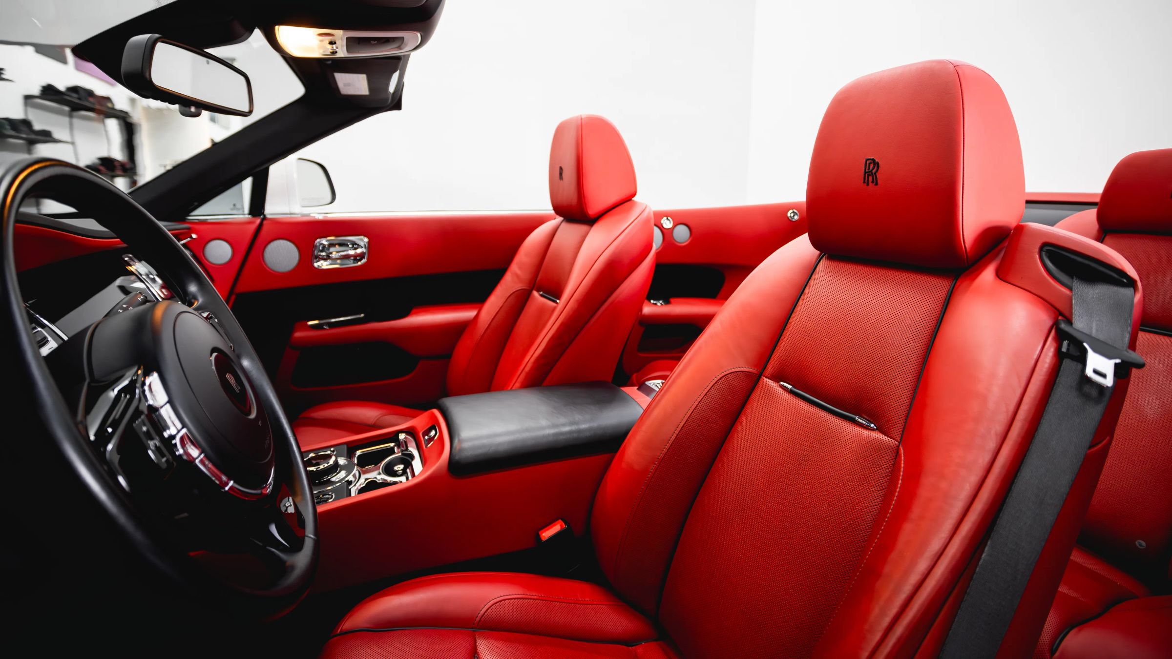 Used 2017 Rolls-Royce Dawn RWD image 47