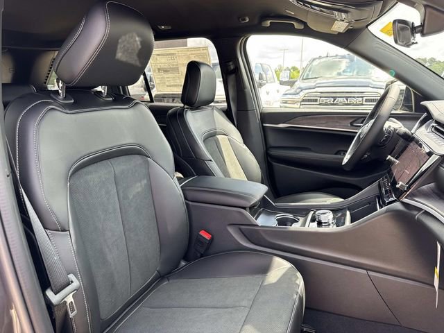 New 2026 Jeep Grand Cherokee Altitude RWD image 12