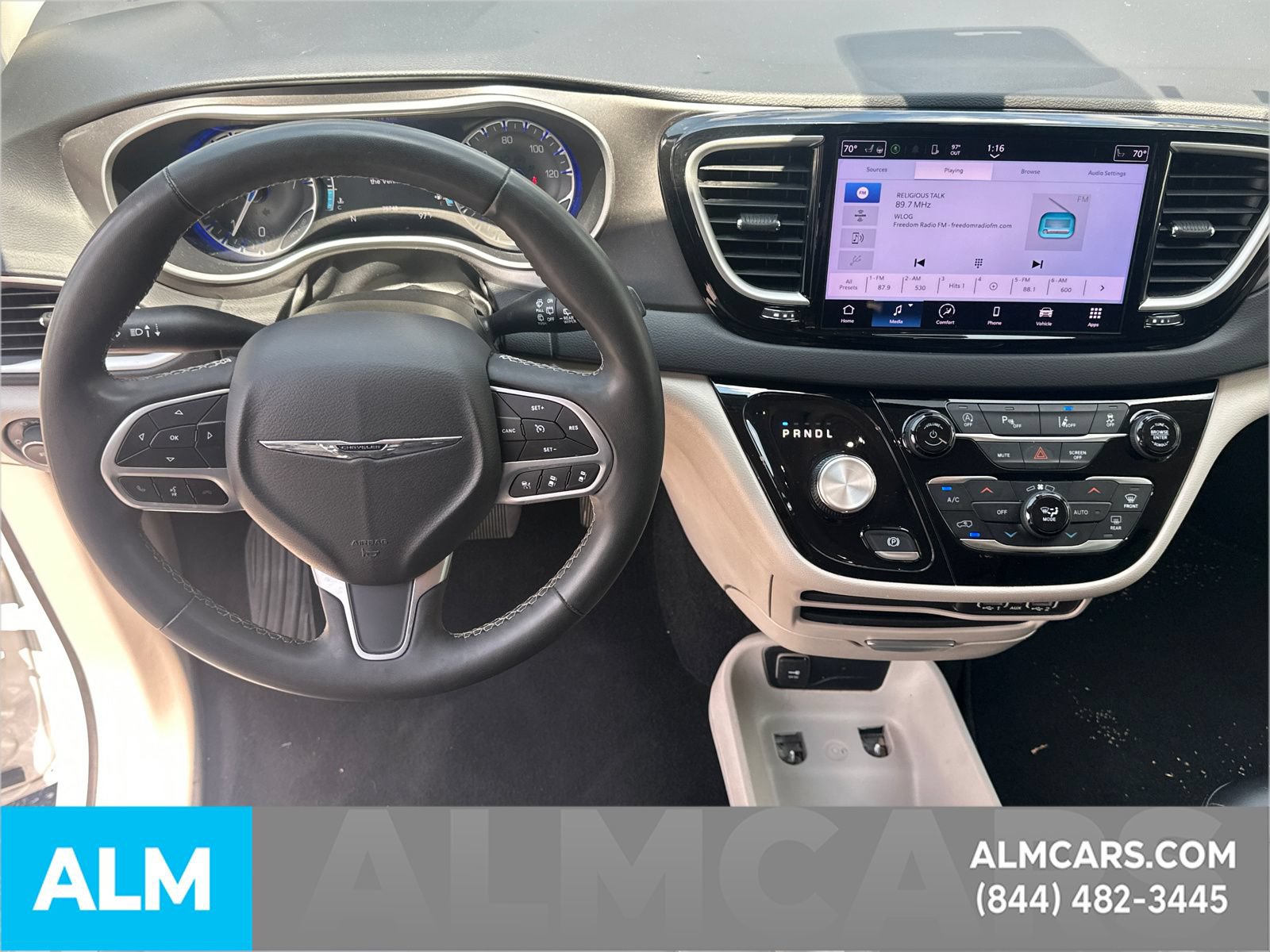 Used 2023 Chrysler Pacifica Touring-L FWD image 27
