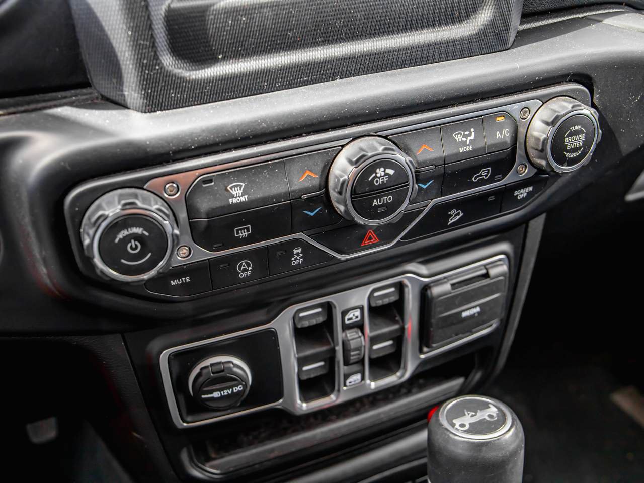 Used 2019 Jeep Wrangler Unlimited Sahara AWD/4WD image 16