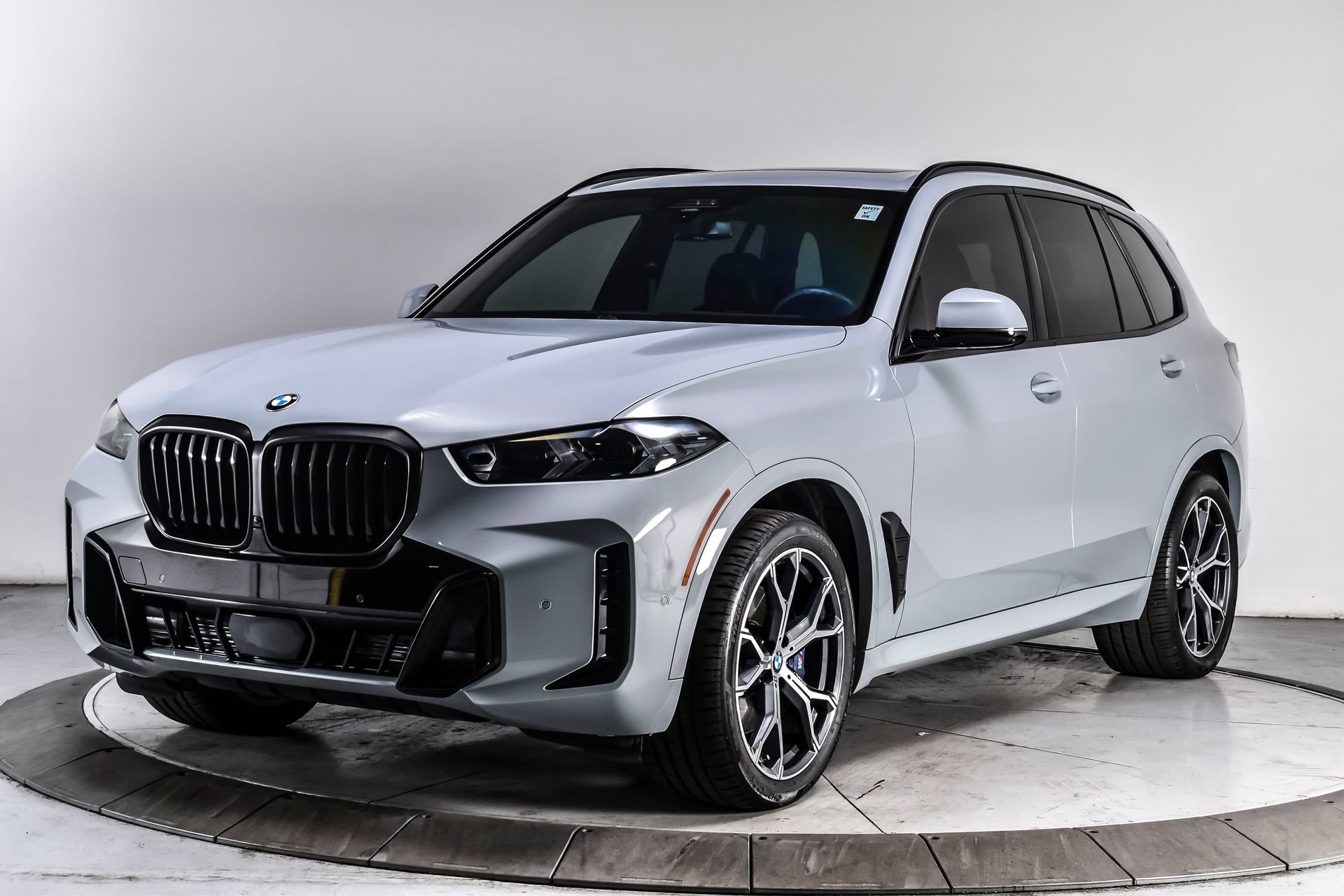 Used 2024 BMW X5 xDrive40i w/ Executive Package AWD/4WD image 2