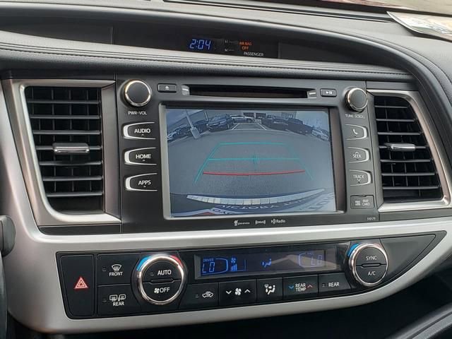 Used 2018 Toyota Highlander SE image 24