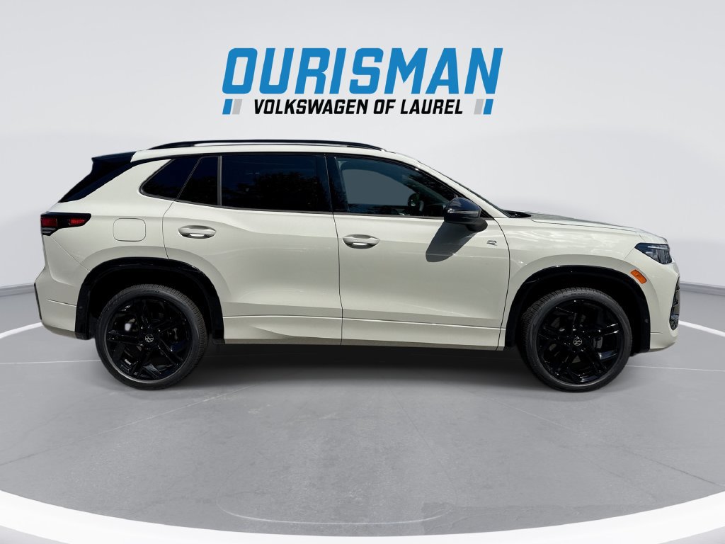 New 2026 Volkswagen Tiguan SE R-Line AWD/4WD image 9