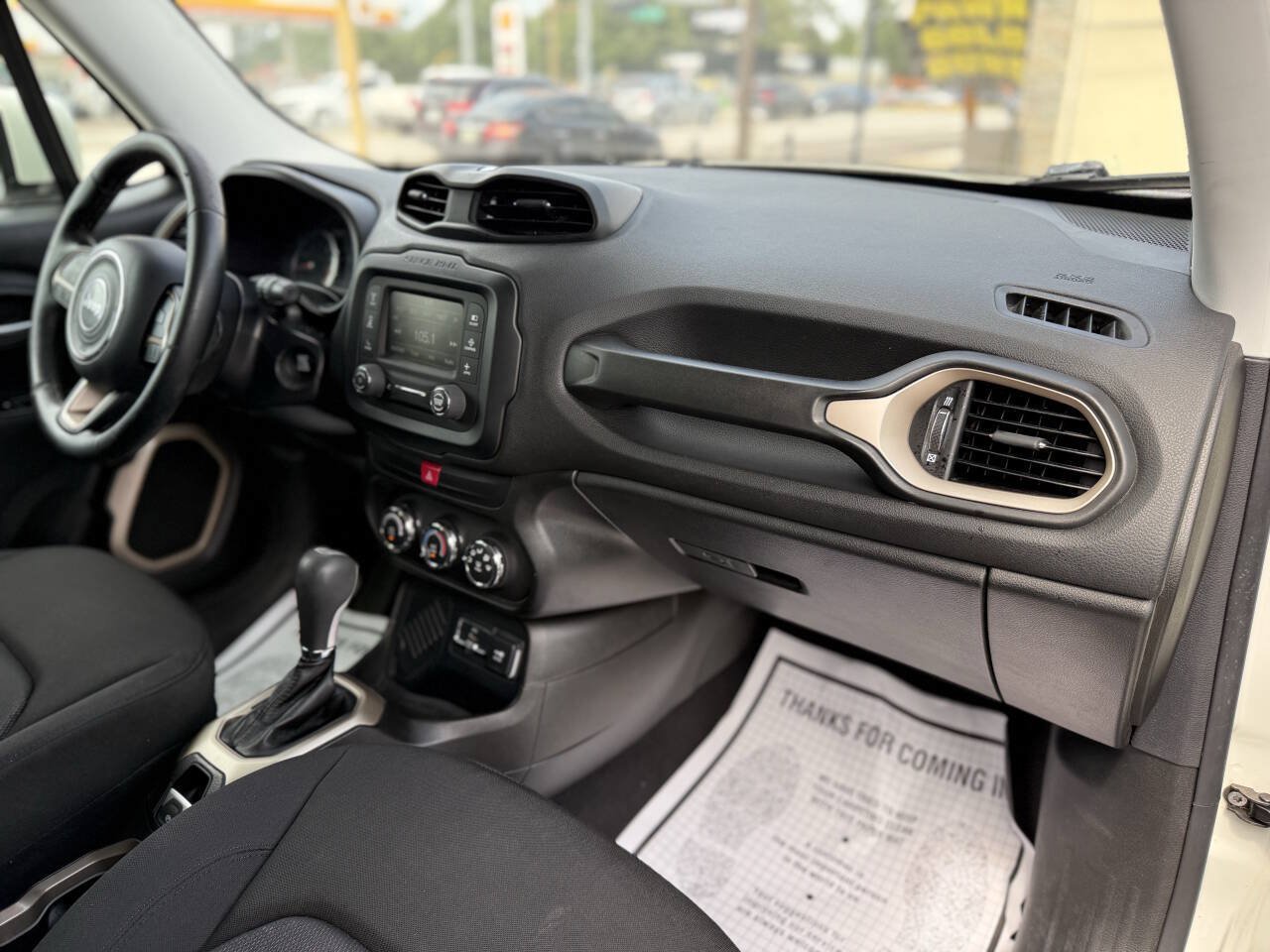 Used 2016 Jeep Renegade Latitude FWD image 25