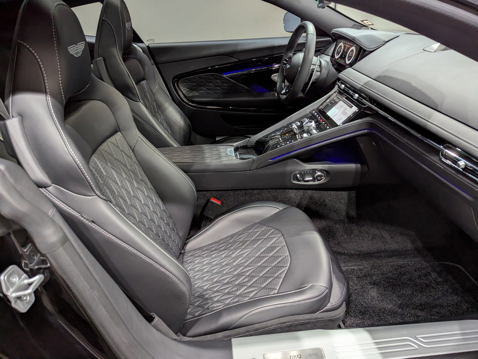 Used 2025 Aston Martin DB12 Coupe image 20