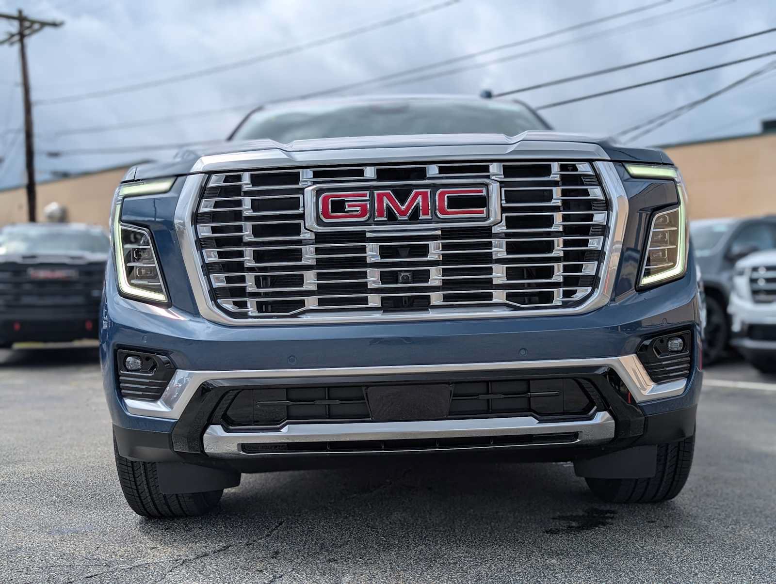 New 2026 GMC Yukon Denali w/ Denali Reserve Package AWD/4WD image 2