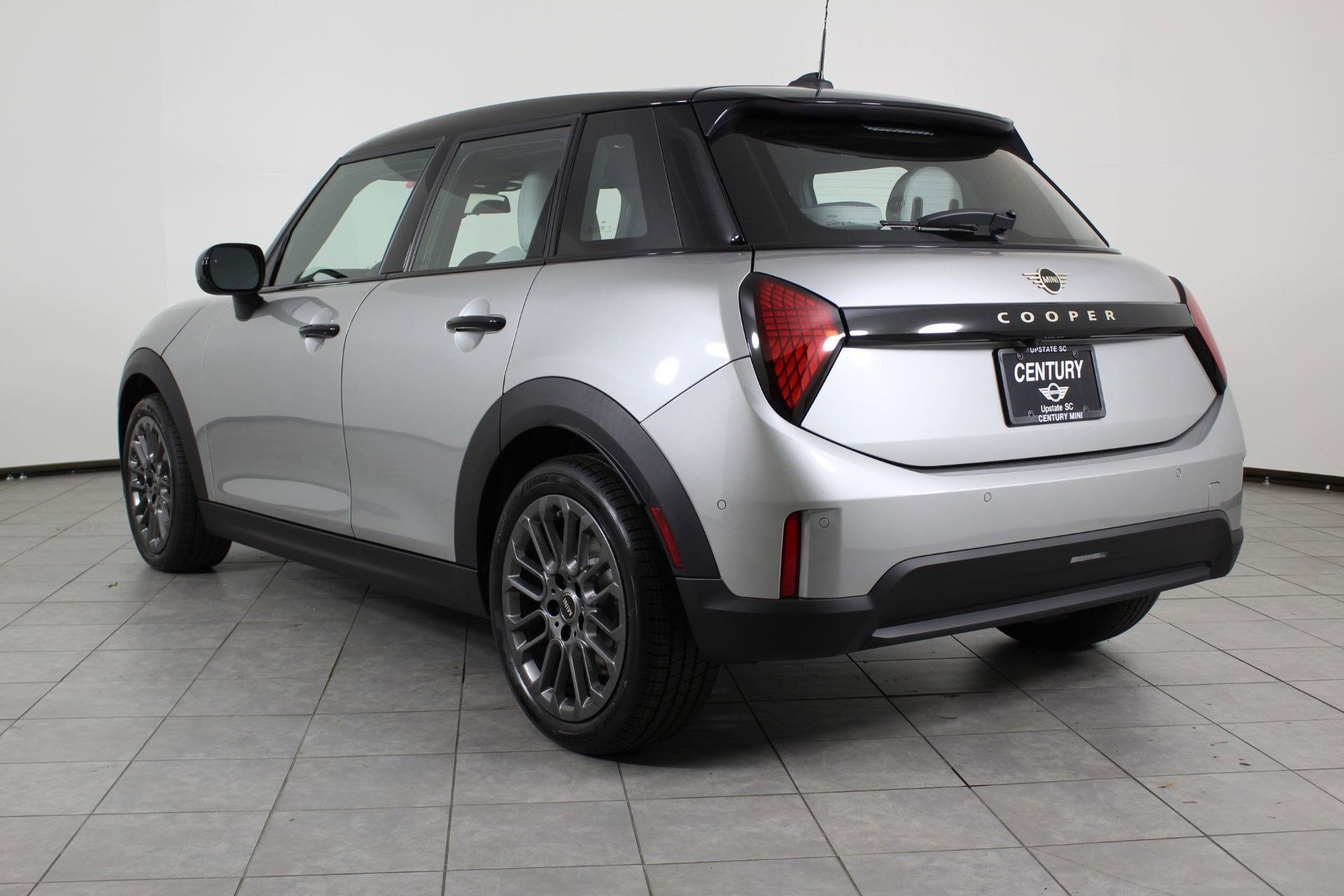 Used 2026 MINI Cooper 4-Door Hardtop FWD image 3