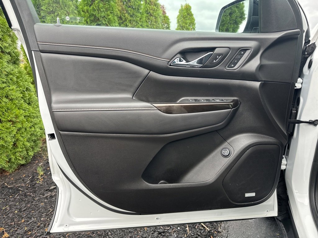 Used 2023 GMC Acadia AT4 w/ Technology Package image 8