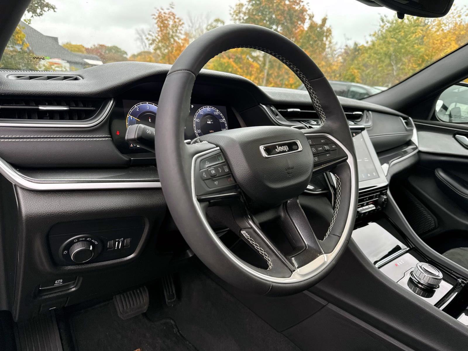 Used 2023 Jeep Grand Cherokee L Laredo image 10