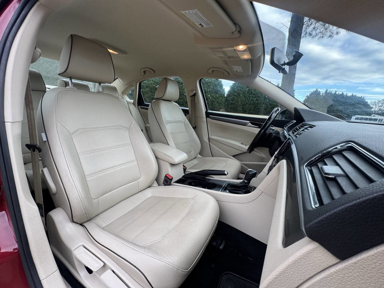 Used 2017 Volkswagen Passat 1.8T R-Line image 14