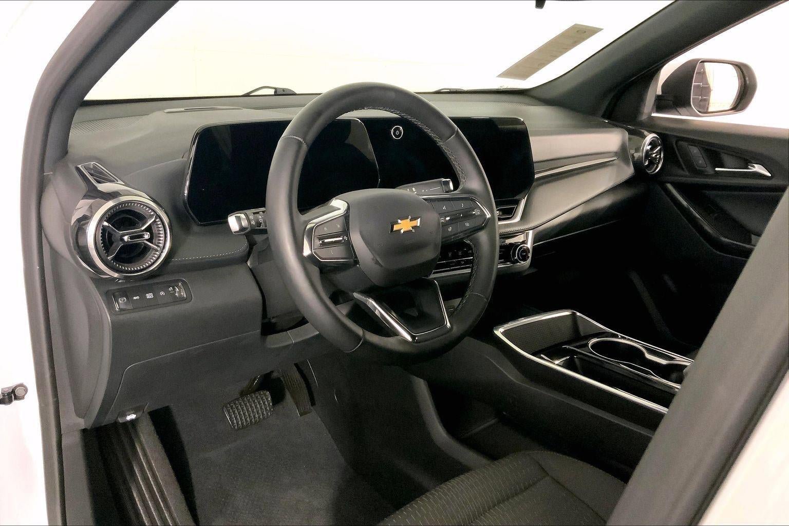 Used 2025 Chevrolet Equinox LT AWD/4WD image 14