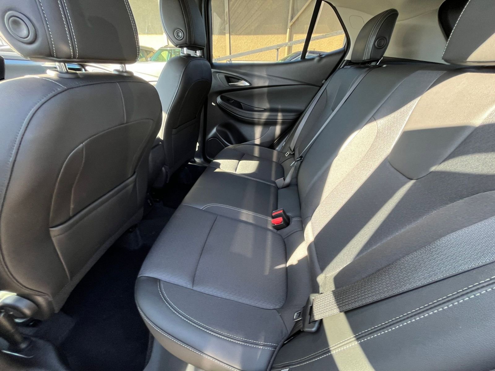 Used 2025 Buick Encore GX Preferred image 27