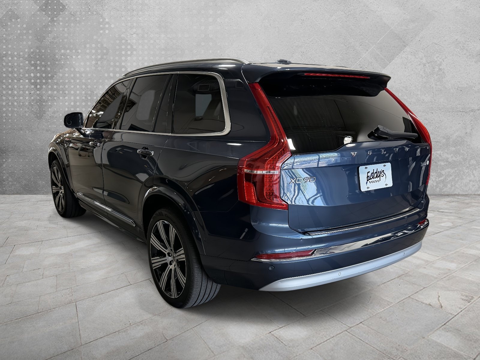 Used 2023 Volvo XC60 B5 Ultimate w/ Climate Package AWD/4WD image 4
