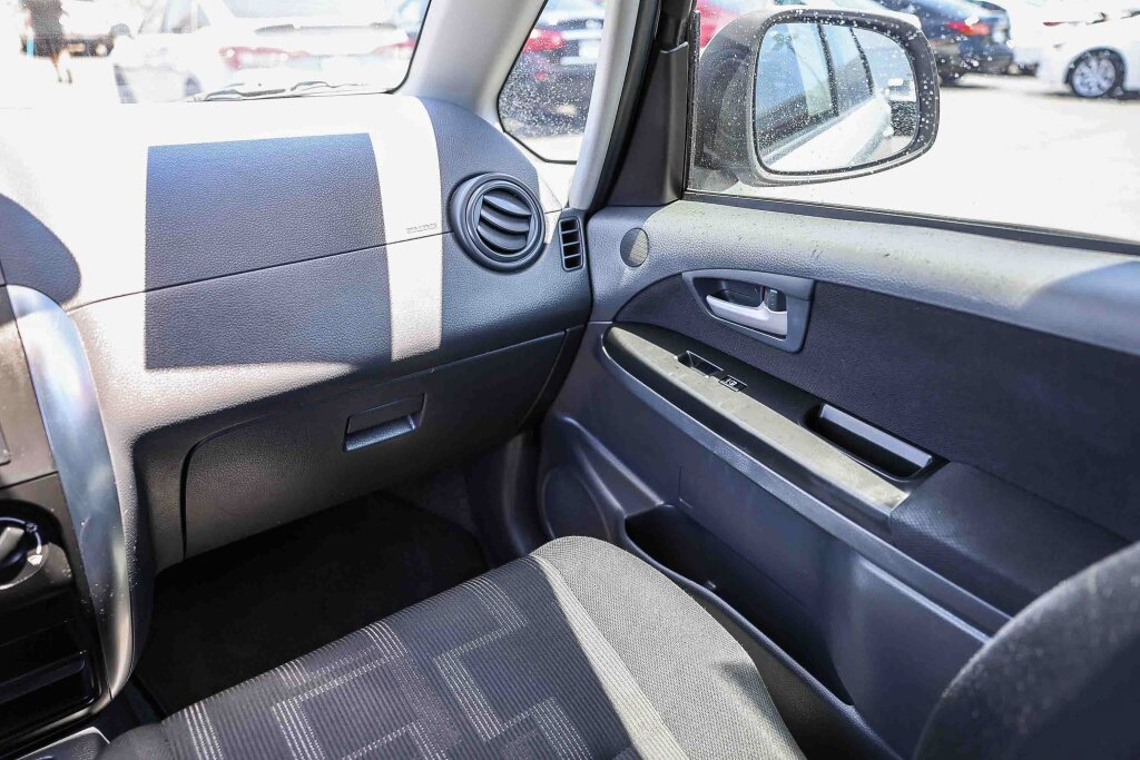 Used 2010 Suzuki SX4 LE FWD image 5