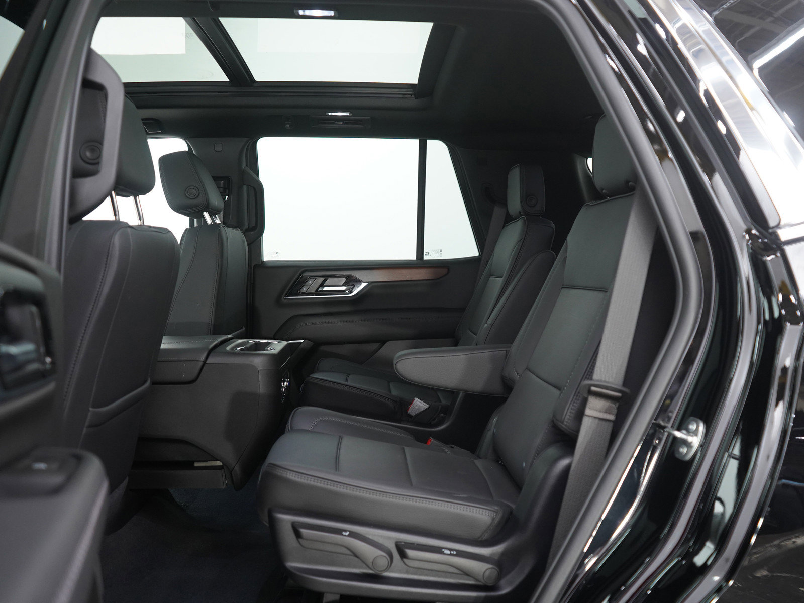 Used 2025 GMC Yukon Denali w/ Sun & Power Step Package image 21