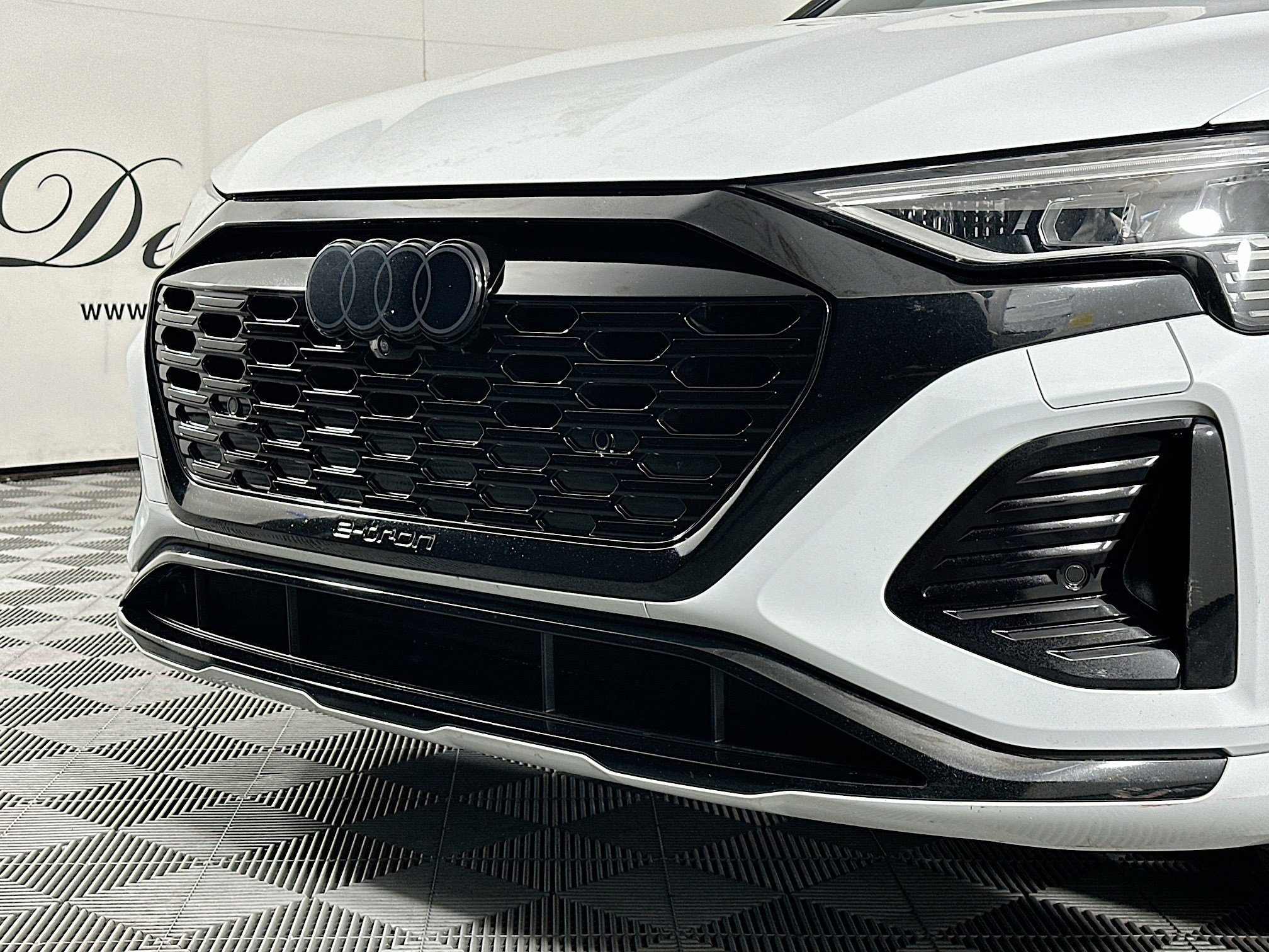 Used 2024 Audi SQ8 e-tron Premium Plus w/ Black Optic Package image 33