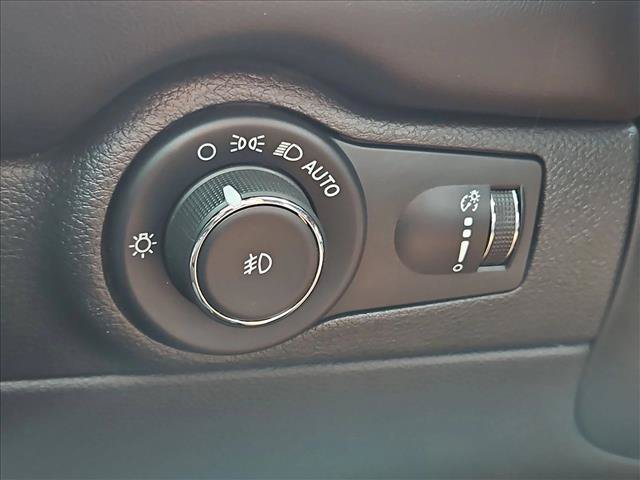 Used 2021 Dodge Durango R/T w/ Blacktop Package AWD/4WD image 17
