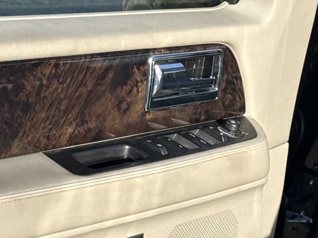 Used 2017 Lincoln Navigator Select RWD image 14