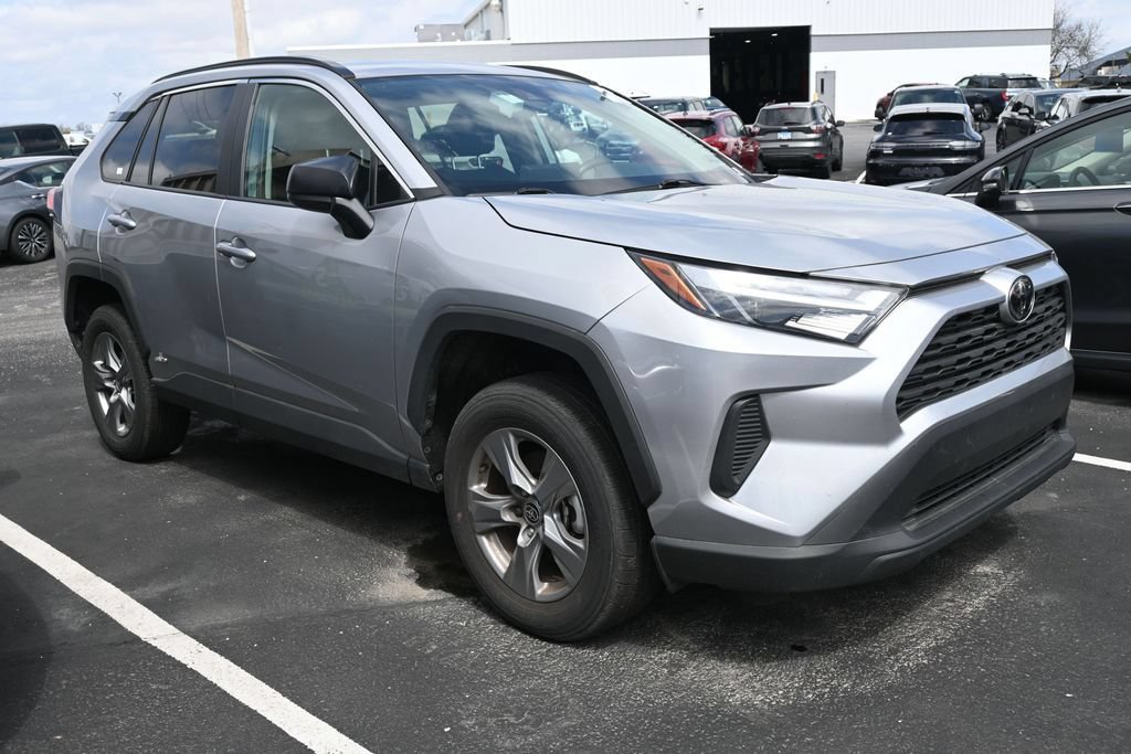 Used 2025 Toyota RAV4 LE AWD/4WD image 2