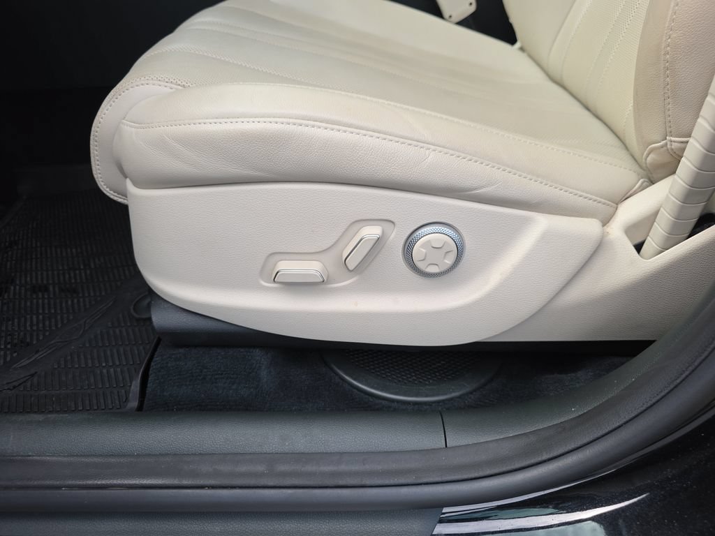 Used 2025 Genesis GV80 2.5T Advanced AWD/4WD image 12