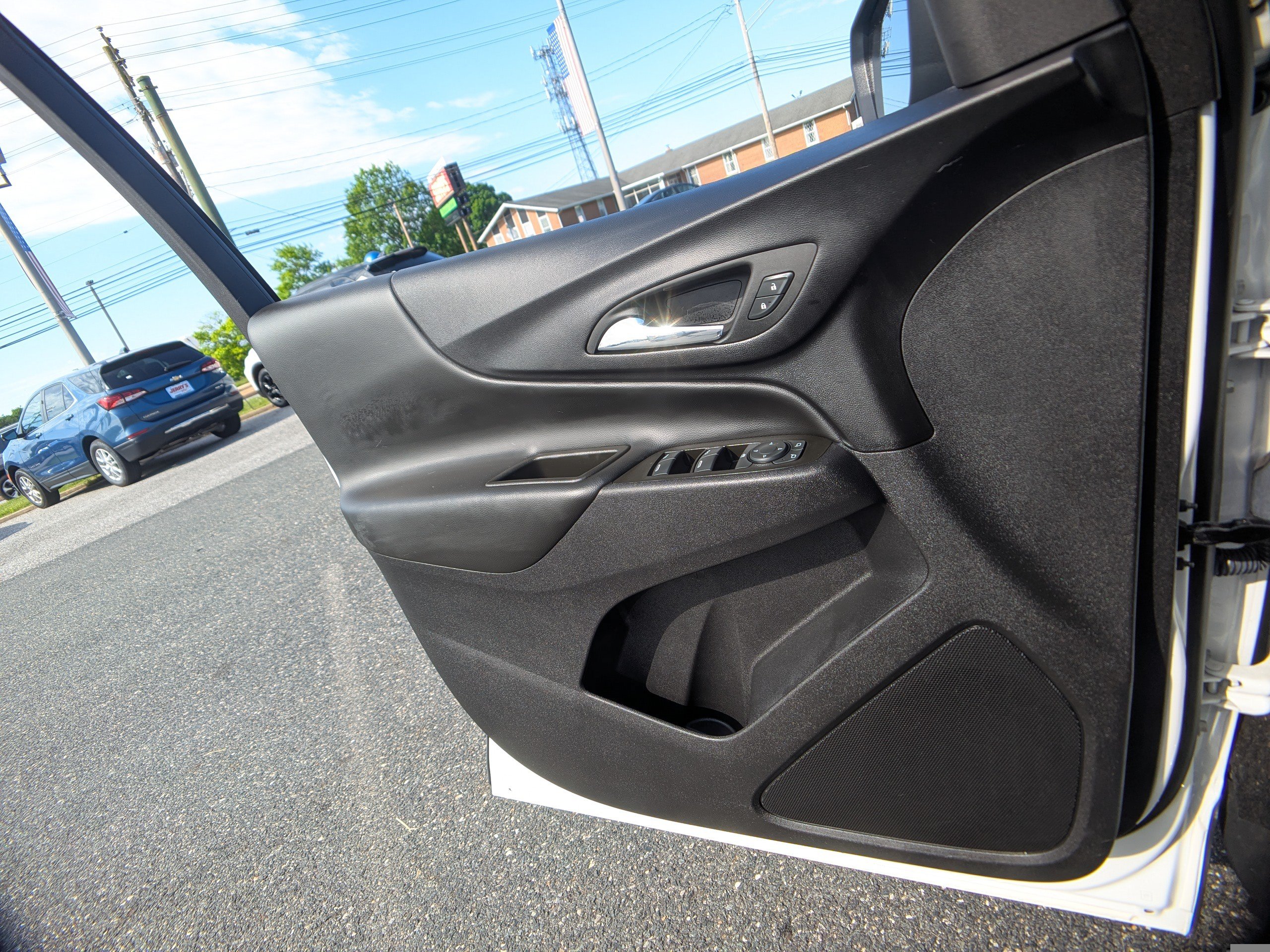 Used 2023 Chevrolet Equinox LT AWD/4WD image 24
