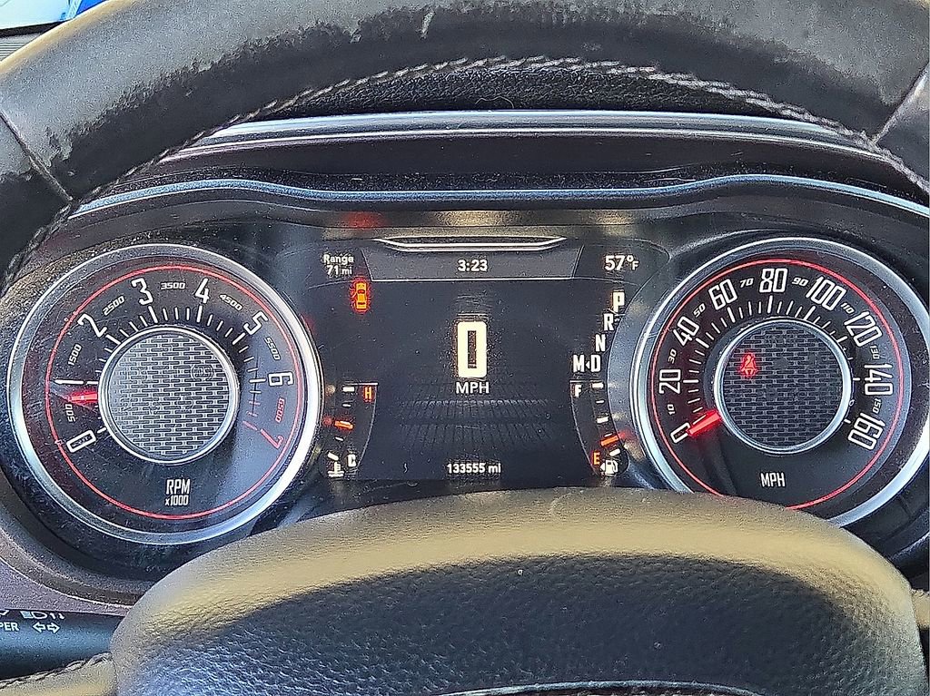 Used 2015 Dodge Challenger SXT image 23