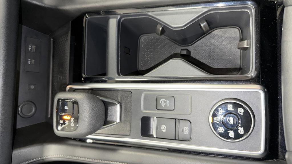 Certified 2025 Nissan Pathfinder SL image 28