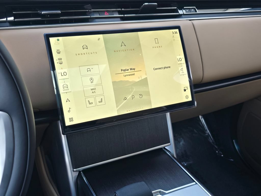 New 2026 Land Rover Range Rover Long Wheelbase SE AWD/4WD image 19