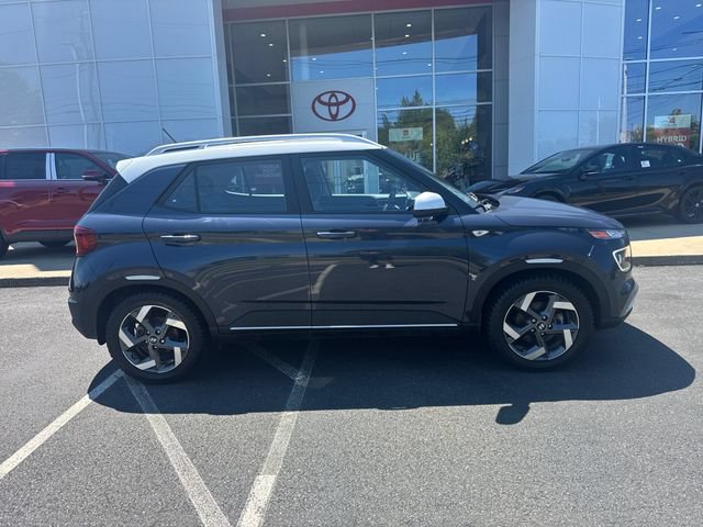 Used 2023 Hyundai Venue Limited FWD video 2