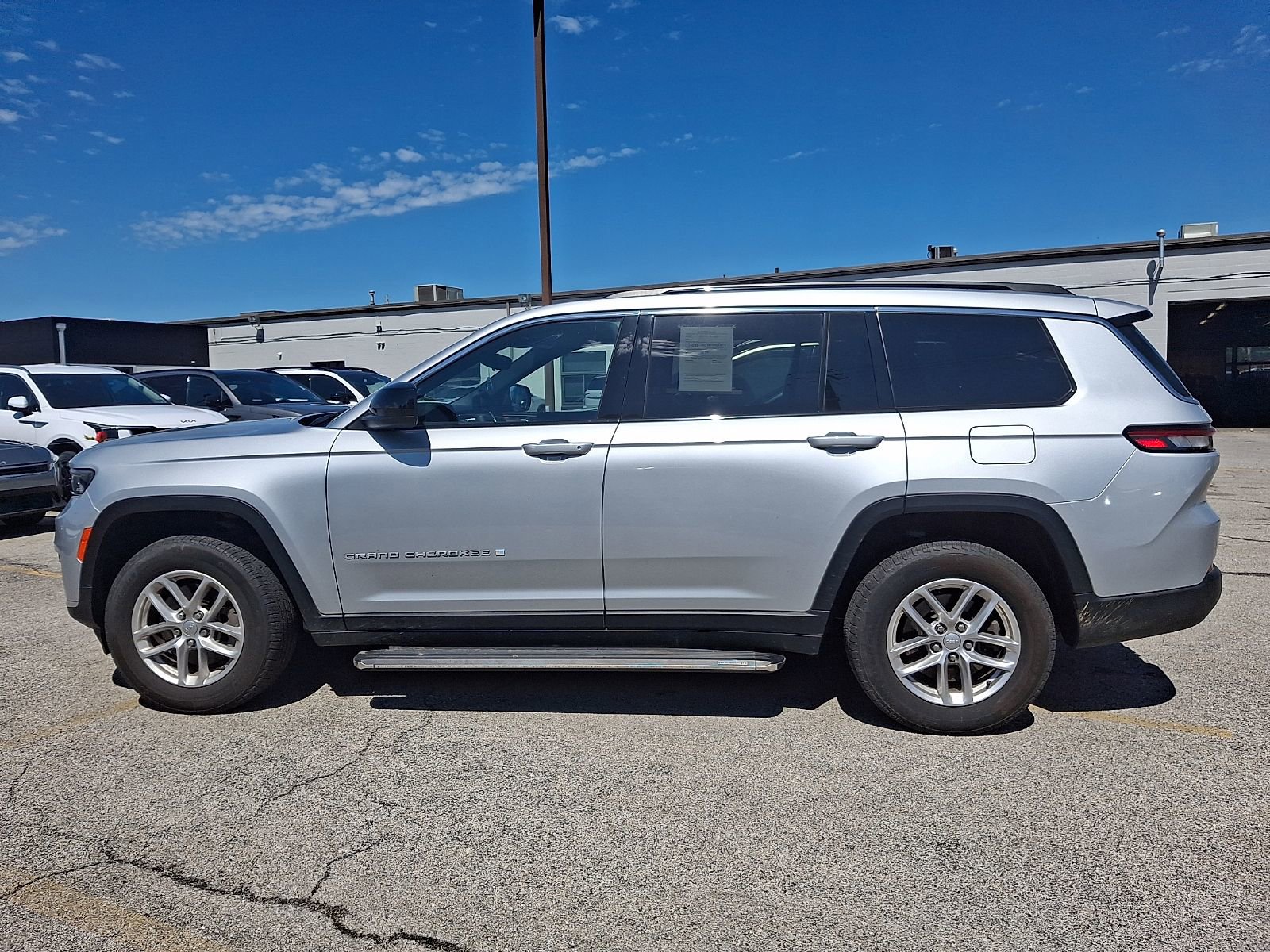 Used 2024 Jeep Grand Cherokee L Laredo w/ Luxury Tech Group I AWD/4WD image 6