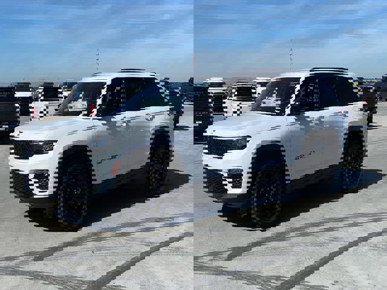 Used 2023 Jeep Grand Cherokee Limited w/ Black Appearance Package image 4