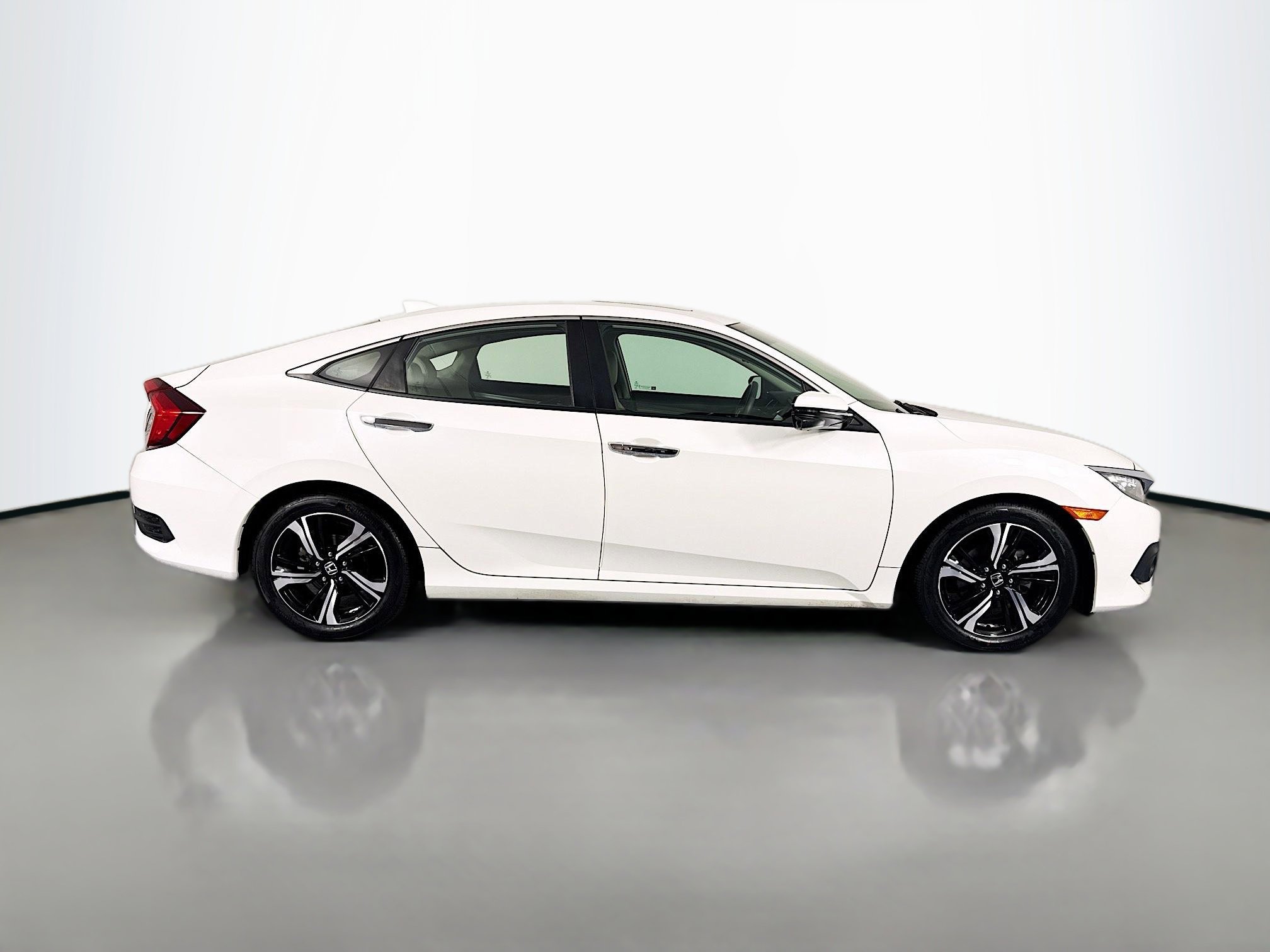 Used 2017 Honda Civic Touring image 4