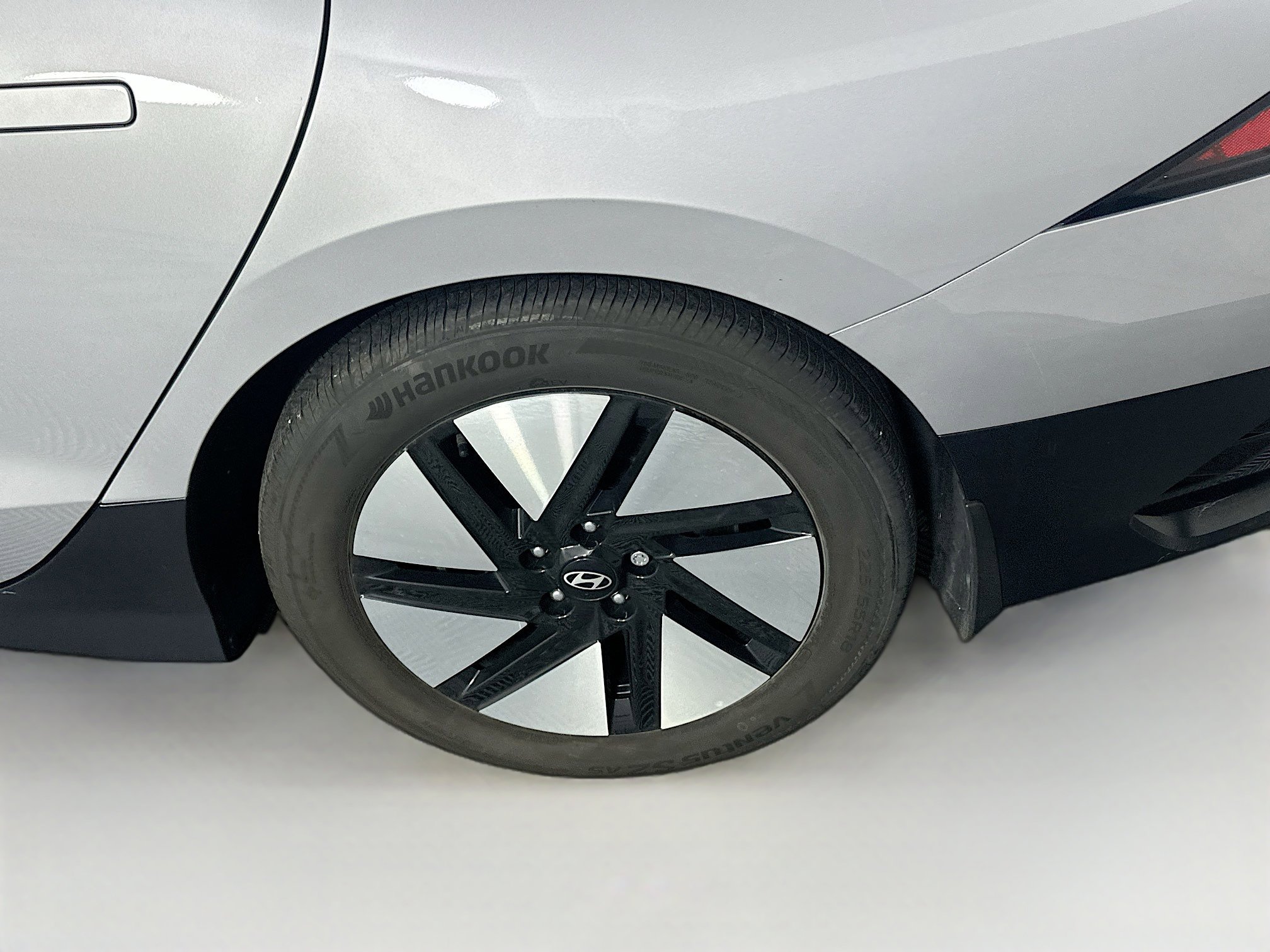 Used 2024 Hyundai Ioniq 6 SE RWD image 11