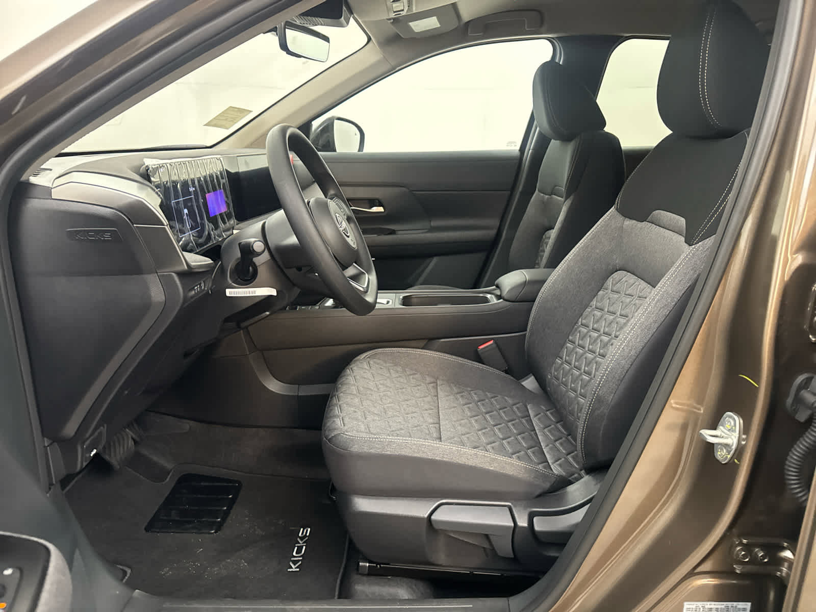 New 2026 Nissan Kicks SV w/ Illumination Package image 10