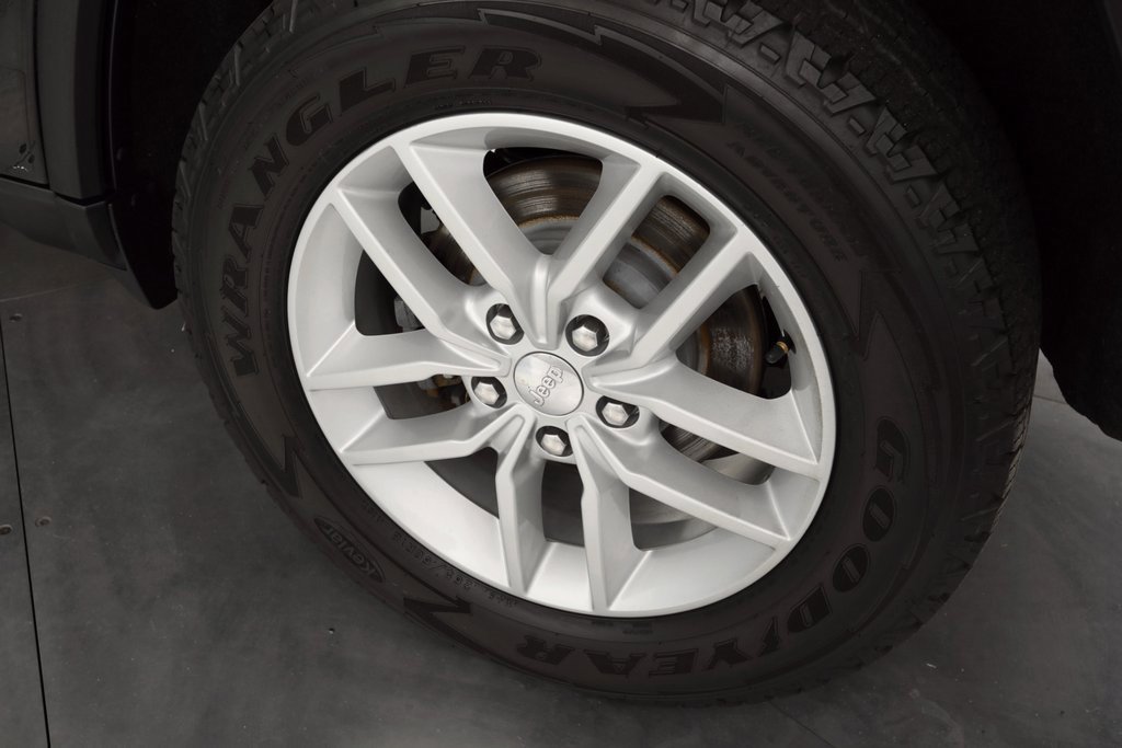 Used 2018 Jeep Grand Cherokee Laredo image 11